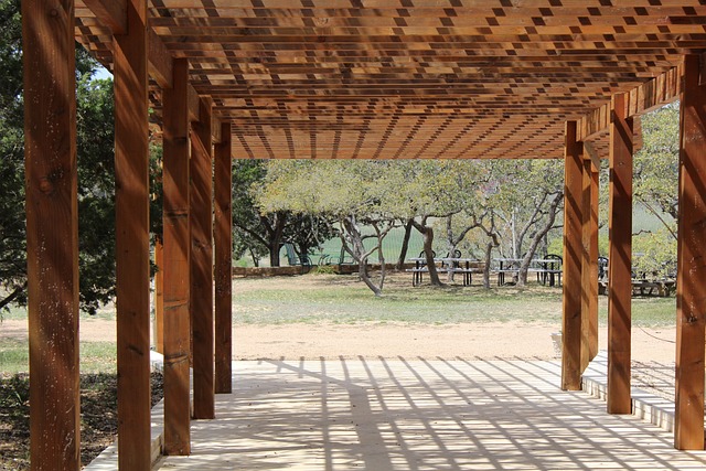 Een houten pergola laten plaatsen in Noord-Brabant? Dit moet u weten