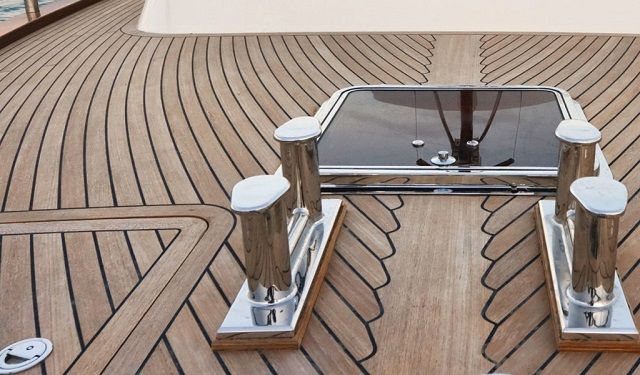Step-by-step: Repairing yacht deck rubber seams with precision in Béziers