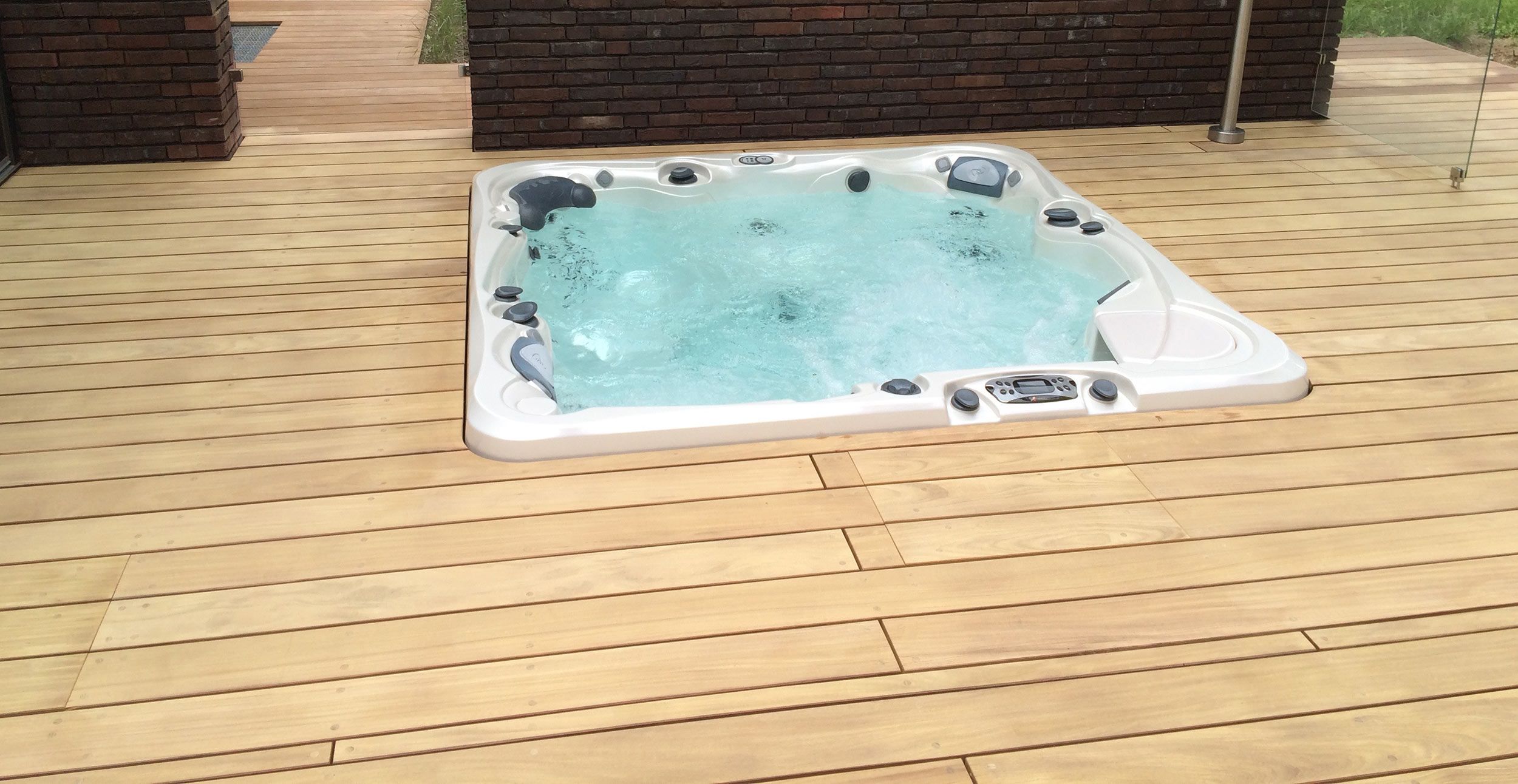 Jaccuzzi ombouw