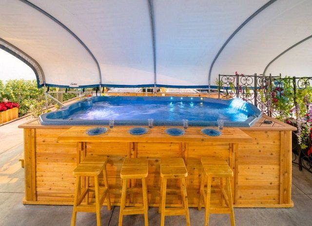 Let op deze aandachtspunten bij een houten jacuzzi ombouw